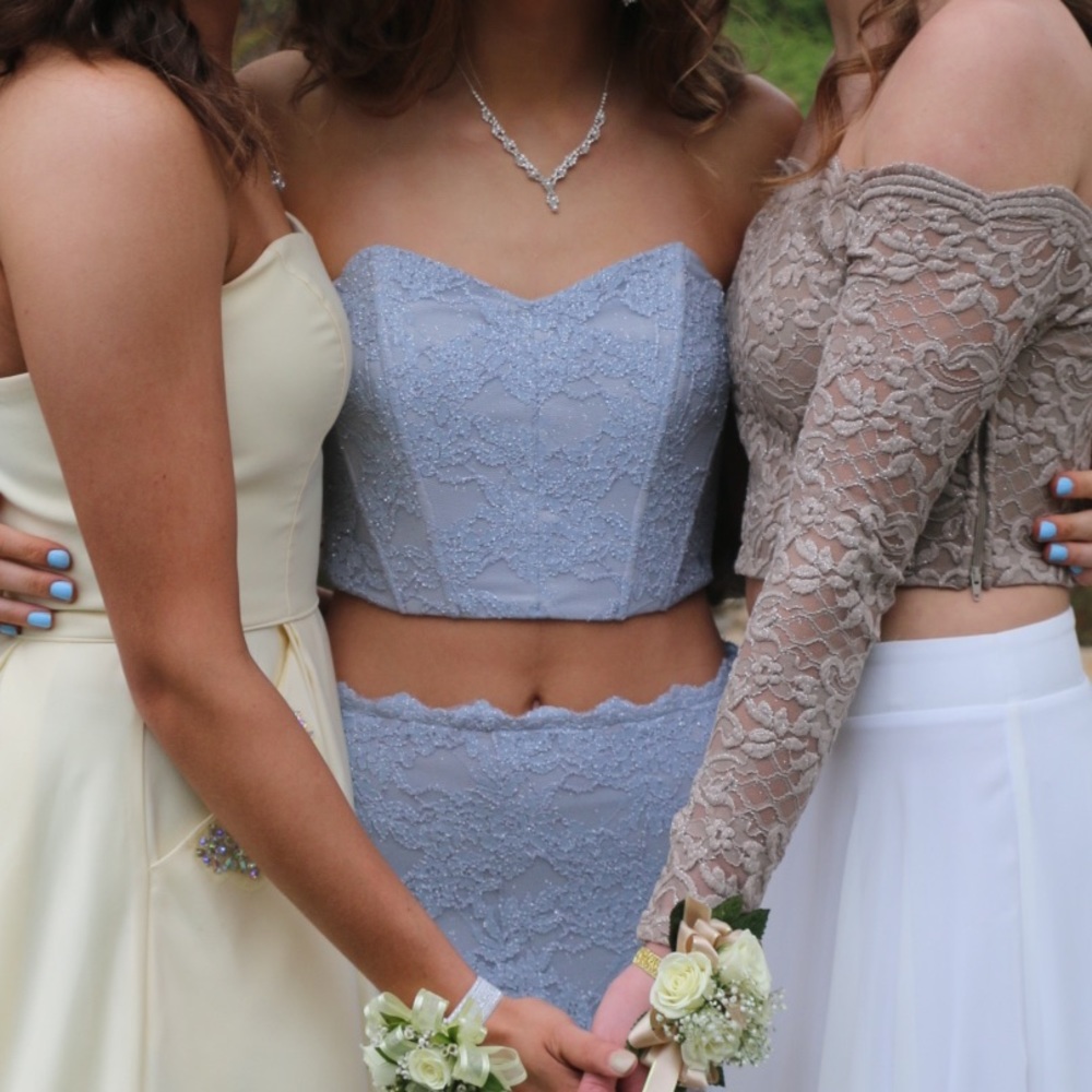 ⭐️PROM DRESS⭐️ - Picture 3 of 4